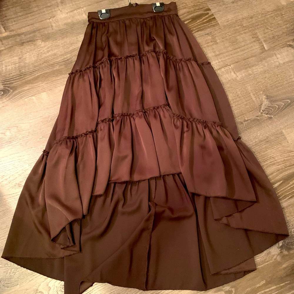 Gabrielle Union. XS. Could fit also an S. Brown color. Beautiful long skirt!
